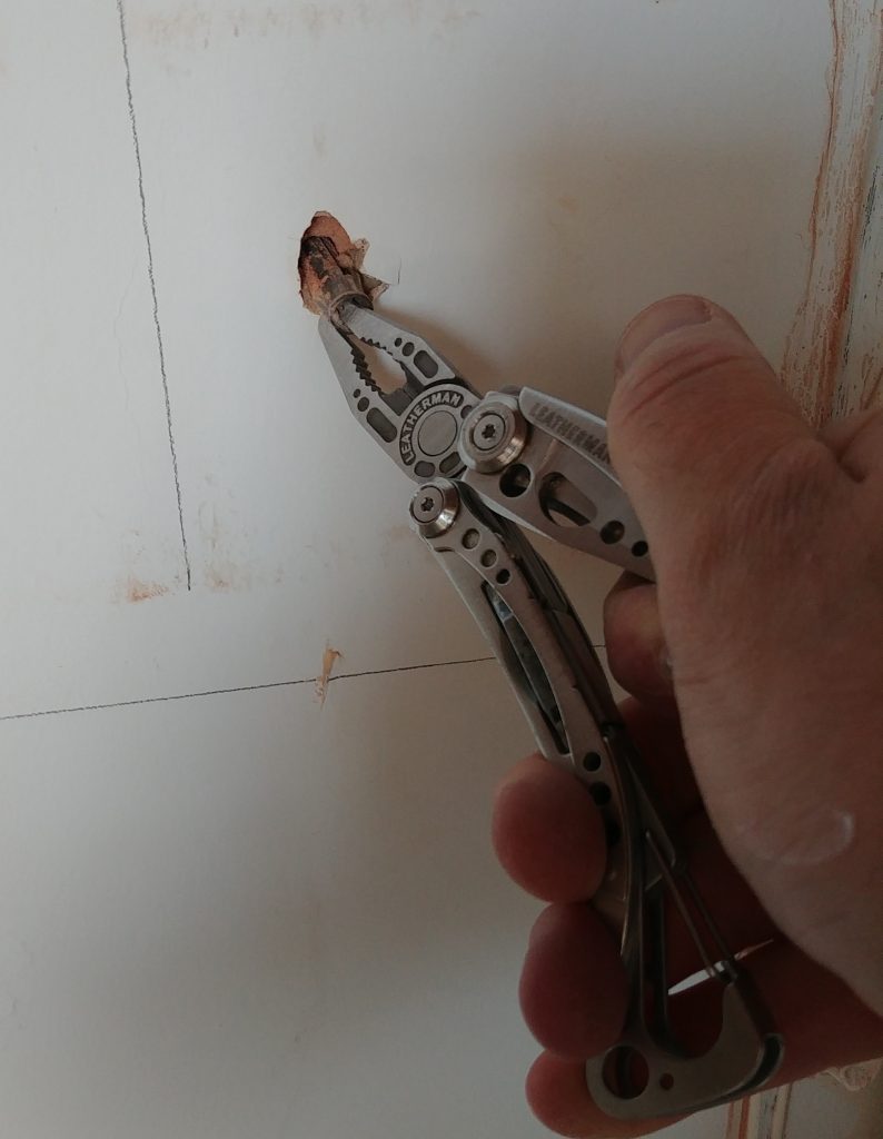 Leatherman removing plugs from the wall. Leatherman Multitool Diary